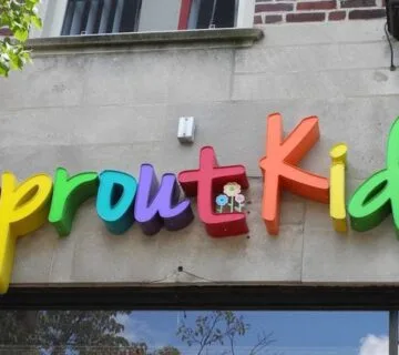 Huruf Timbul Akrilik untuk toko