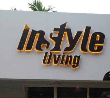 huruf timbul dan neon box