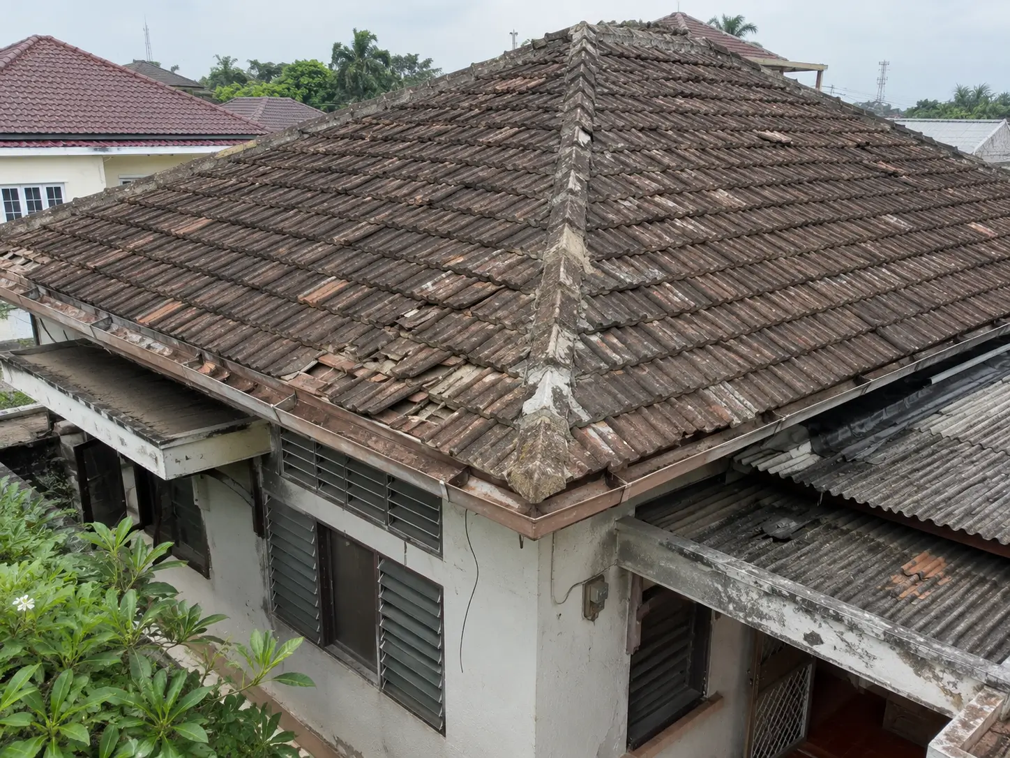 Kondisi atap rumah sebelum renovasi