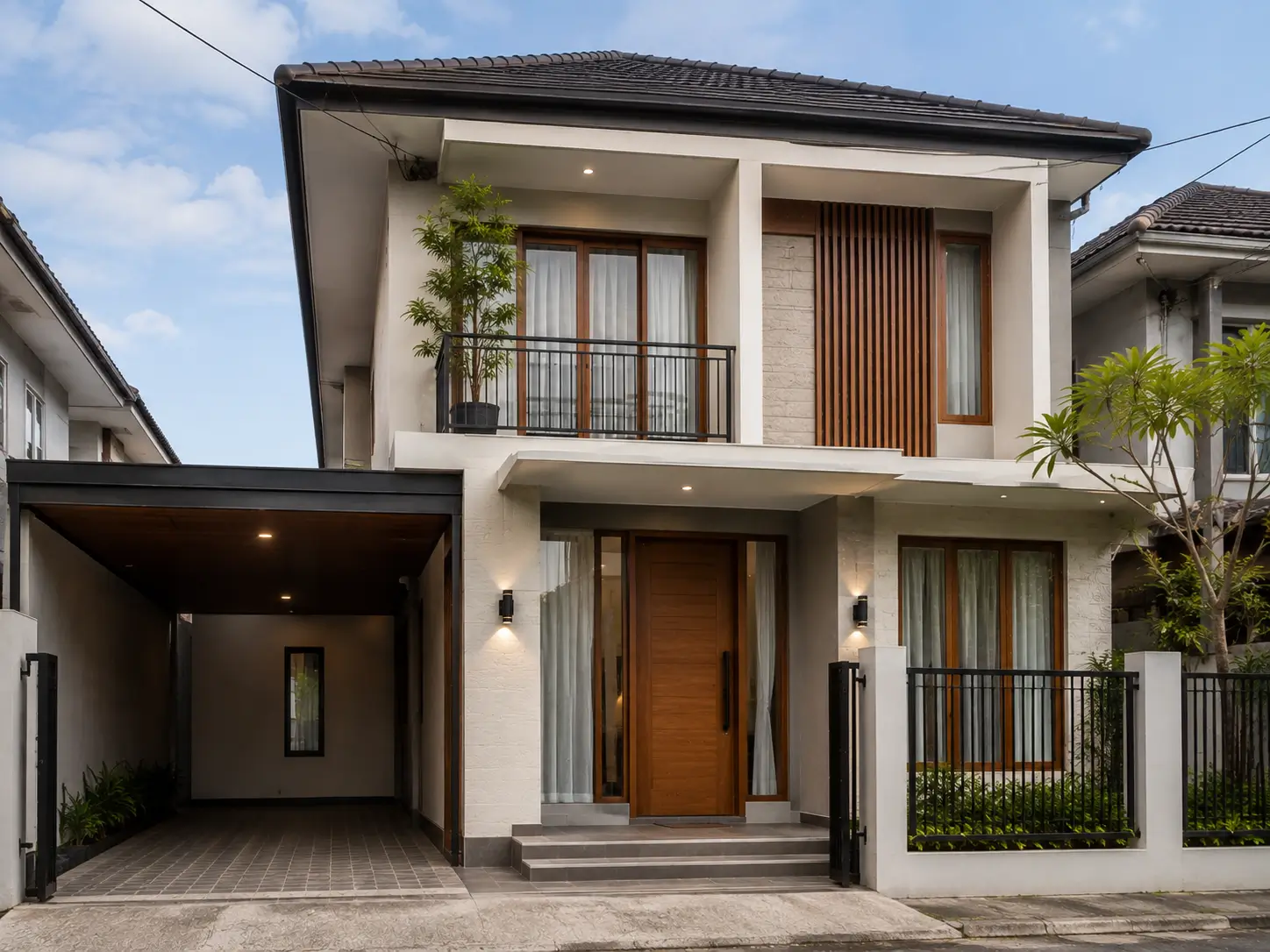 Renovasi rumah 2 lantai untuk menambah ruang dan meningkatkan fungsi rumah